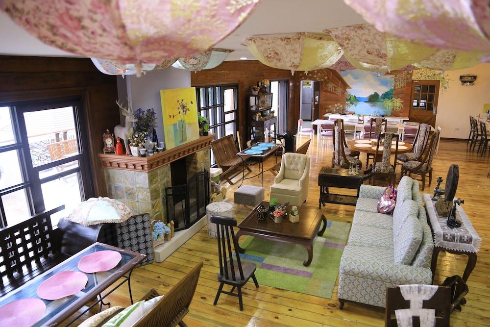טגאיטאי The Lakeview Suites מראה חיצוני תמונה