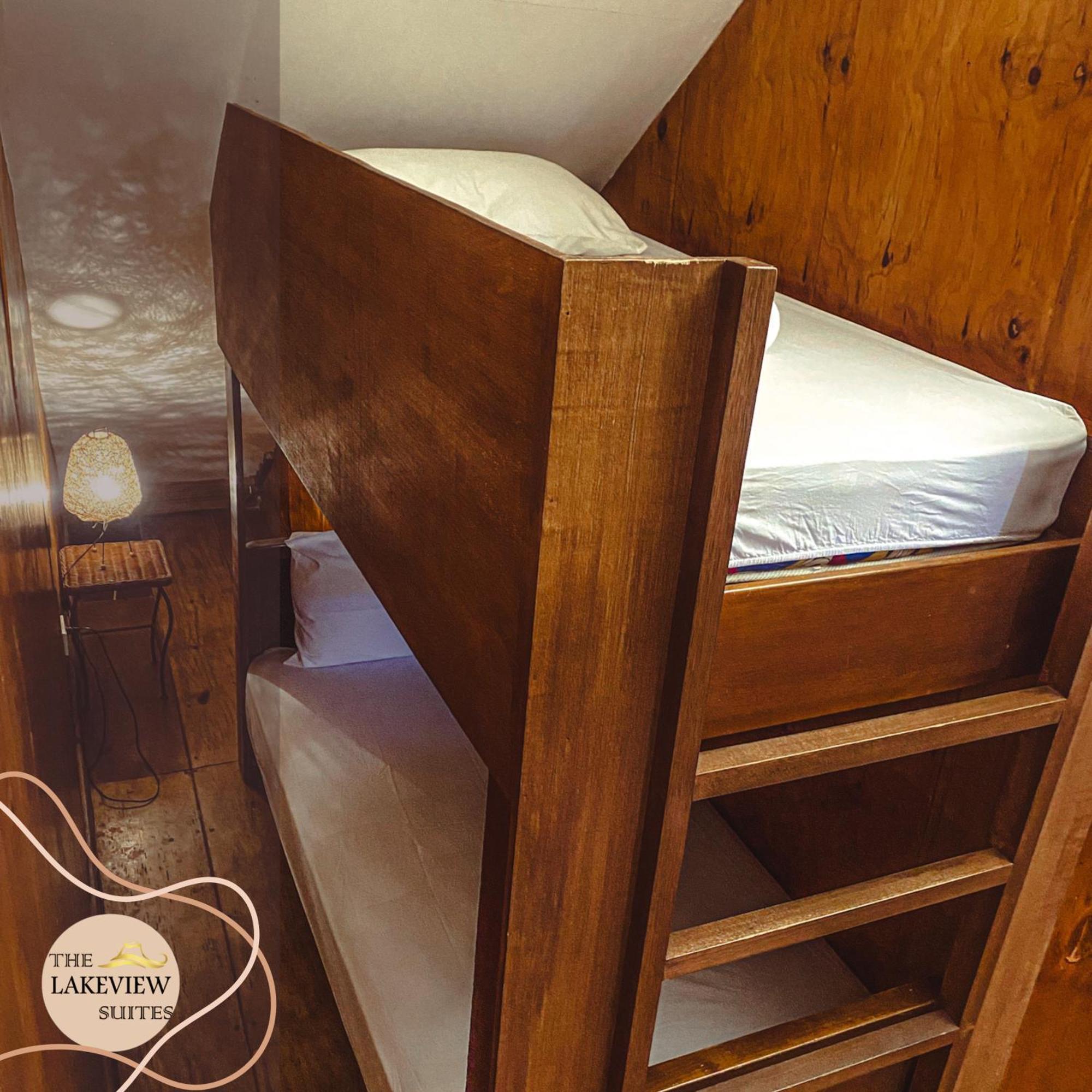 טגאיטאי The Lakeview Suites מראה חיצוני תמונה
