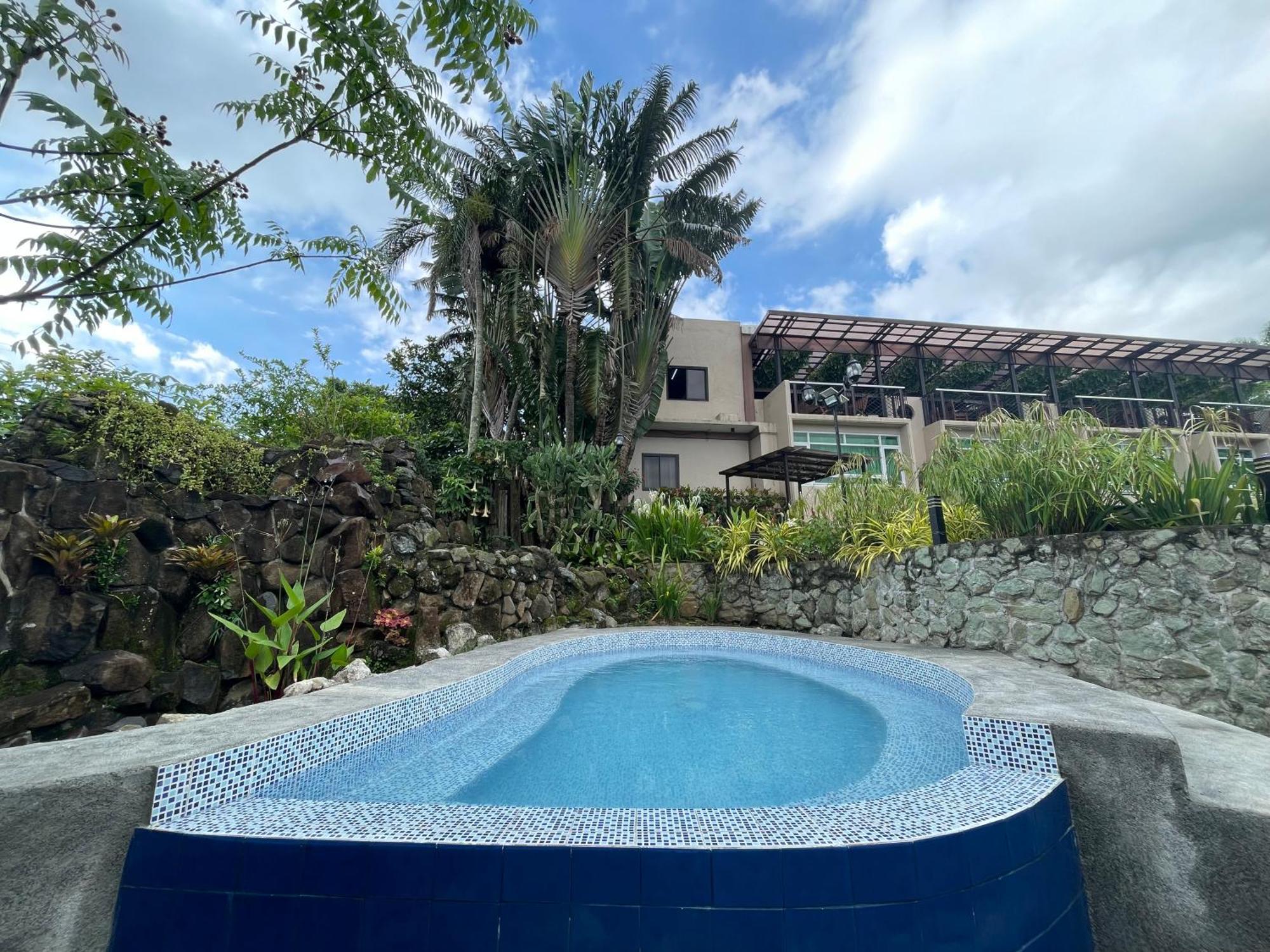 טגאיטאי The Lakeview Suites מראה חיצוני תמונה