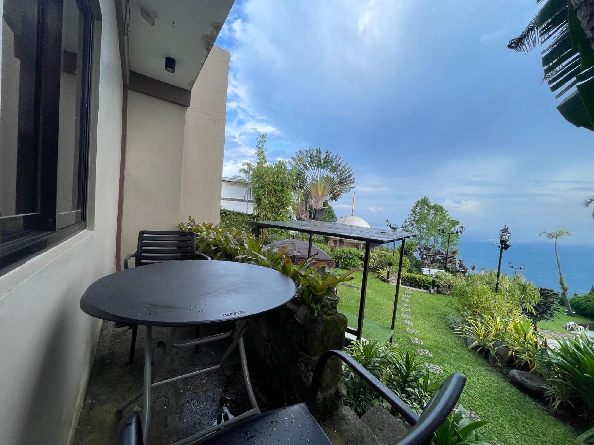 טגאיטאי The Lakeview Suites מראה חיצוני תמונה