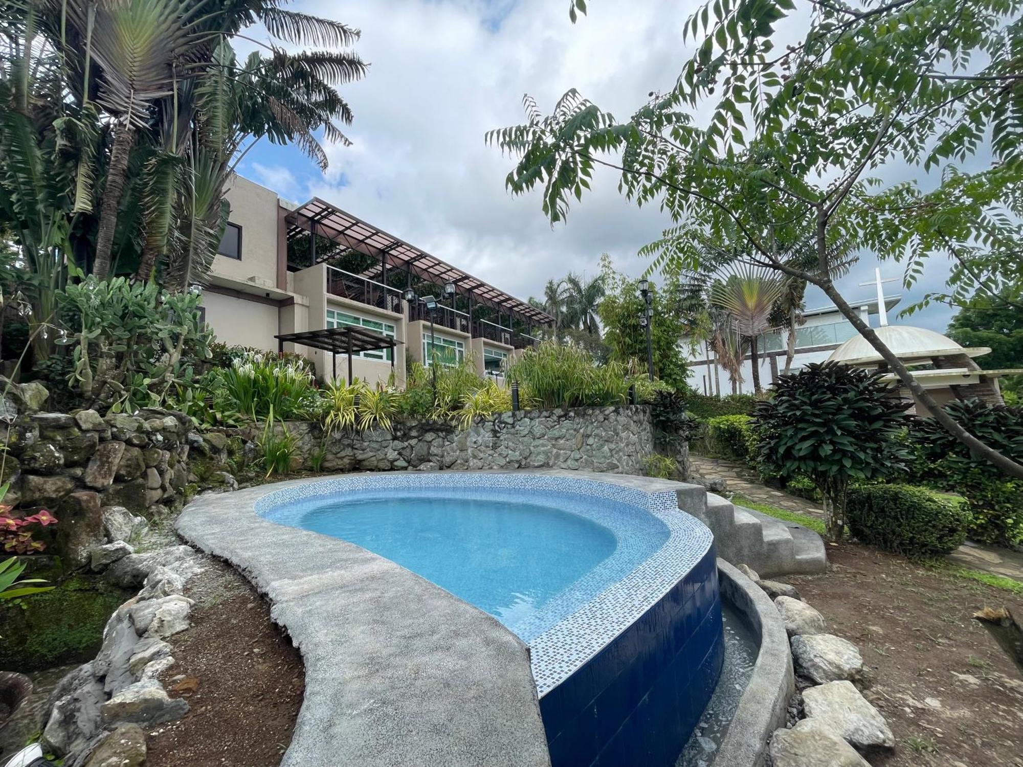 טגאיטאי The Lakeview Suites מראה חיצוני תמונה