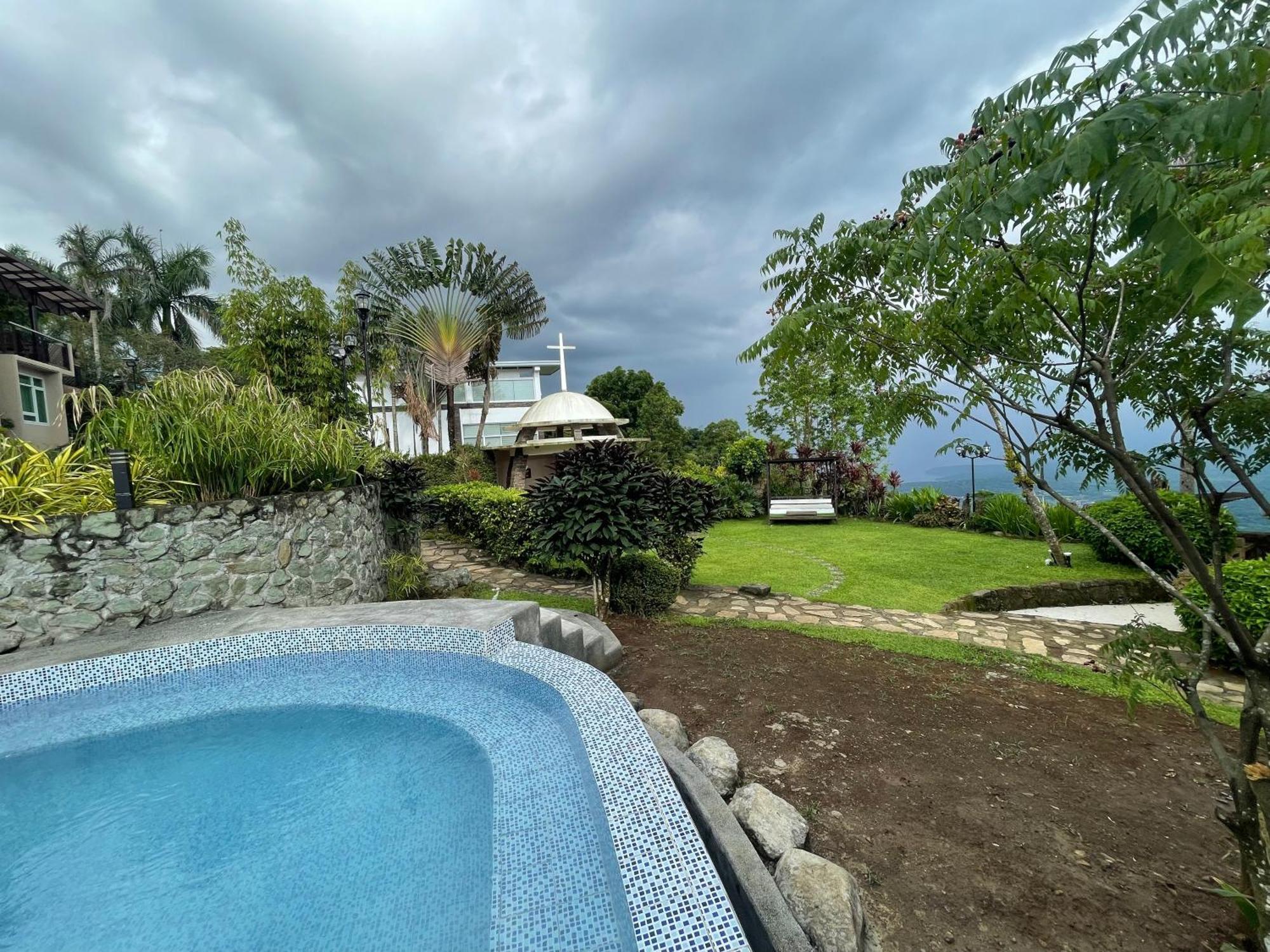 טגאיטאי The Lakeview Suites מראה חיצוני תמונה