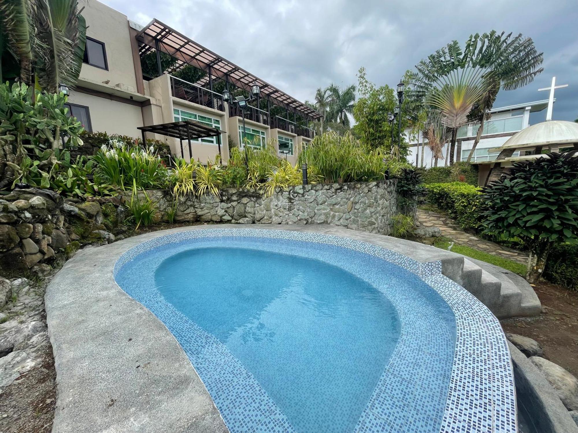 טגאיטאי The Lakeview Suites מראה חיצוני תמונה
